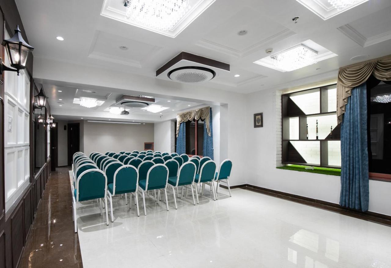 Palette - Hotel Welcome Kadi Exterior photo